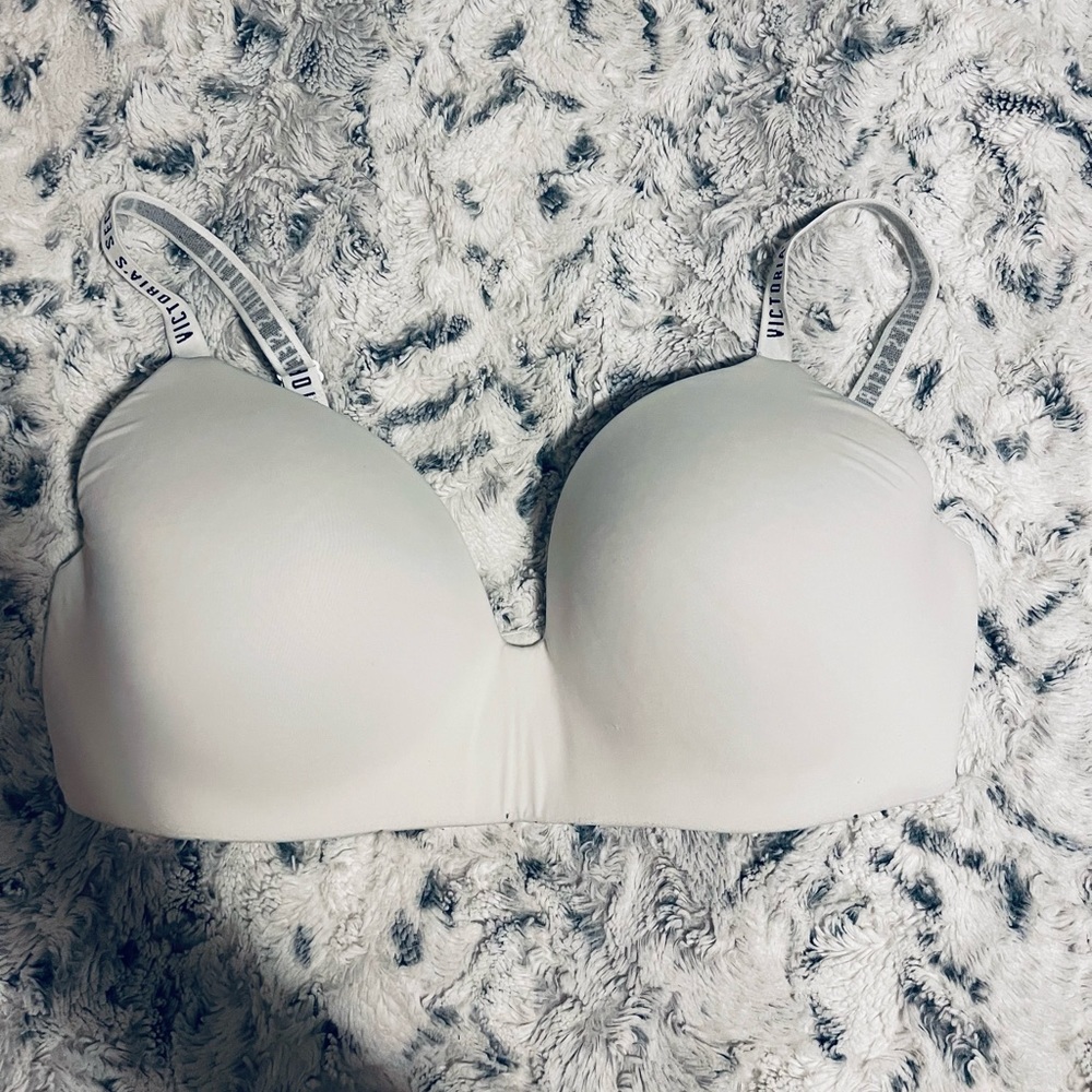 Victorias Secret White Bra 40D